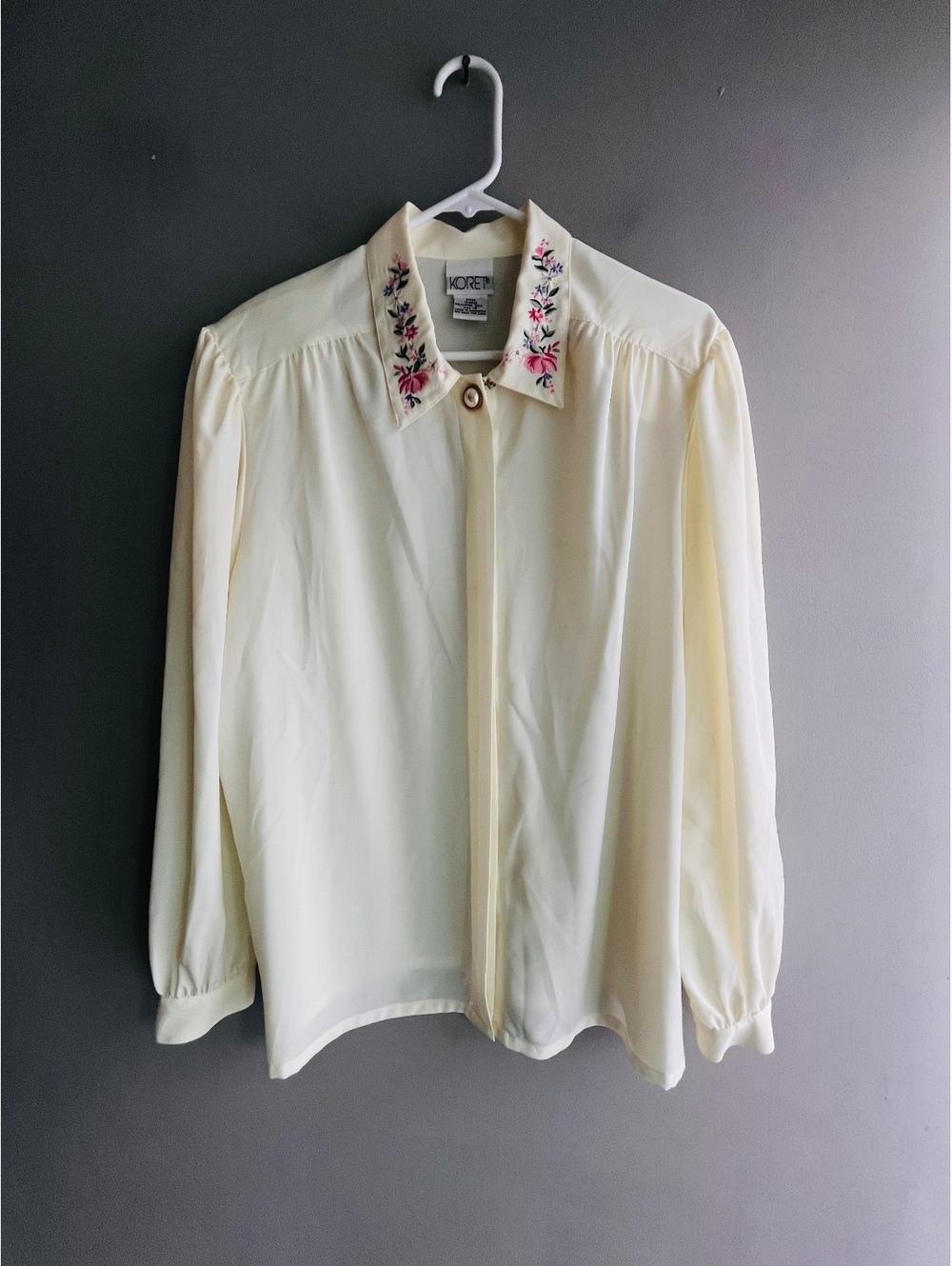 Vintage Koret Cream Blouse Long Sleeve Floral Embroidered Collar Cottagecore 16